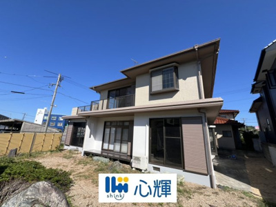【外観】 | 宇部市助田町 中古住宅／2階建 | 室内外リフォーム工事（外壁塗装、室内クロス張替え他、室内美装）が完了しました。
（令和7年10月末完工）。