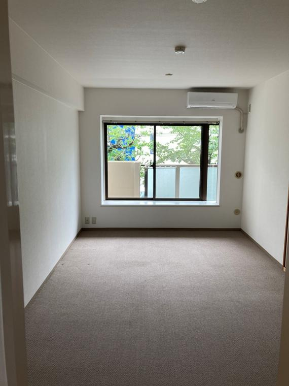 コスモパーク戸田弐番館の居間・リビング