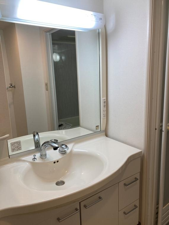 コスモパーク戸田弐番館の独立洗面台