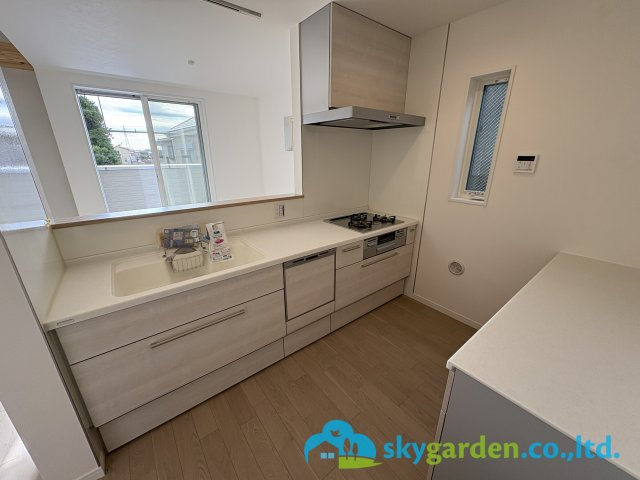 茅ヶ崎市香川5丁目　新築戸建　全11棟1号棟のキッチン|清潔感ある色合い