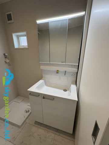 茅ヶ崎市香川5丁目　新築戸建　全11棟1号棟の独立洗面台|朝の支度にも助かる、独立の洗髪洗面化粧台