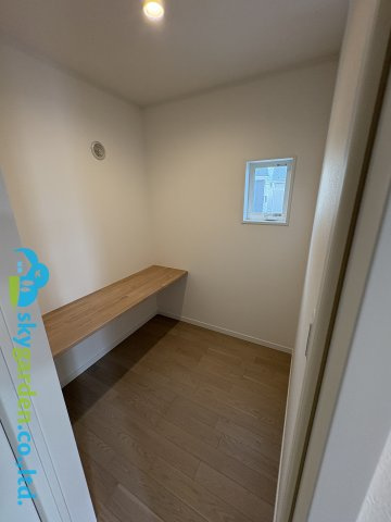 茅ヶ崎市香川5丁目　新築戸建　全11棟1号棟の内装|ワークスペースにもご利用頂けます