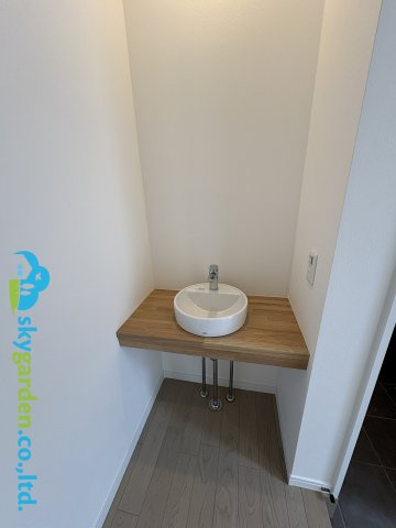 茅ヶ崎市香川5丁目　新築戸建　全11棟1号棟のその他|玄関ホールにある手洗い