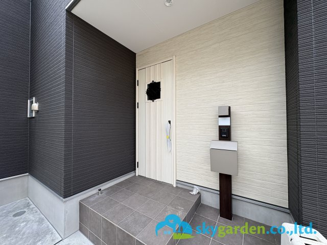 茅ヶ崎市香川5丁目　新築戸建　全11棟1号棟の外観|玄関前の様子