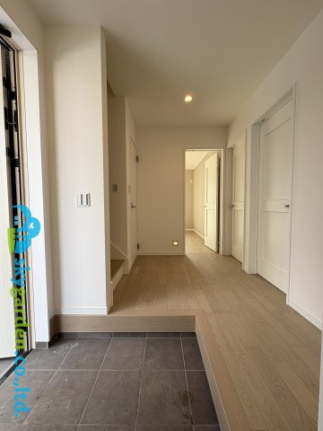 茅ヶ崎市香川5丁目　新築戸建　全11棟1号棟の玄関|ゆったりとした玄関です