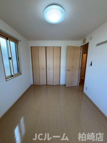 柏崎市三和町のアパートの洋室