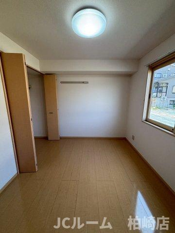 柏崎市三和町のアパートの洋室