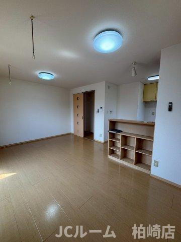 柏崎市三和町のアパートの居間・リビング