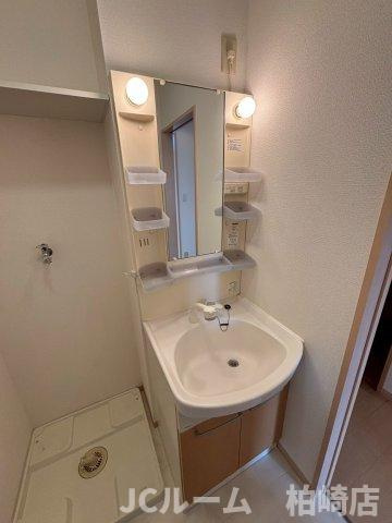 柏崎市三和町のアパートの独立洗面台