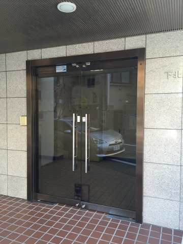 下北沢ダイヤハイツのエントランス