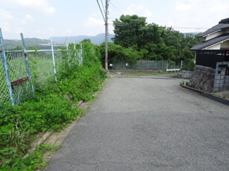【前面道路含む現地写真】 | 川西市鴬台2丁目11-9　建築条件無売土地