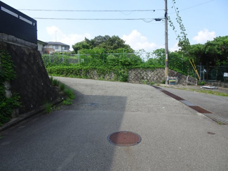【前面道路含む現地写真】 | 川西市鴬台2丁目11-9　建築条件無売土地