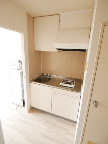 ツインコートBのキッチン|写真は別室の物です。現況優先。