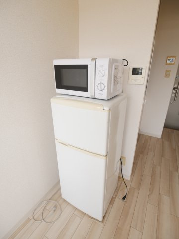 ツインコートBの設備|冷蔵庫・電子レンジ無料貸出有り。写真は別室の物です。現況優先。