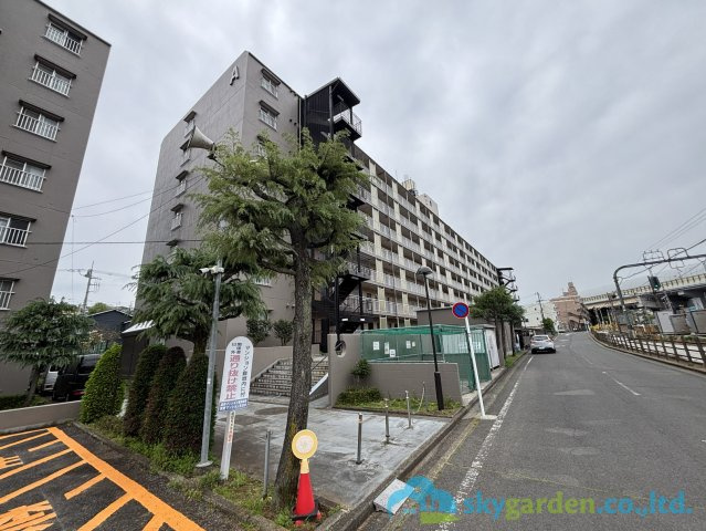秦野マンションＡ棟の外観