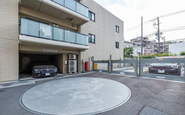 【駐車場】
