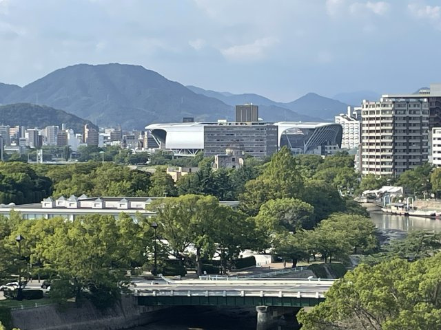 ダイアパレスグランドール四番街大手町の展望|元安川からも近く都市機能と自然の調和がとれた立地です。遠くには原爆ドームも見えます。（望遠撮影）