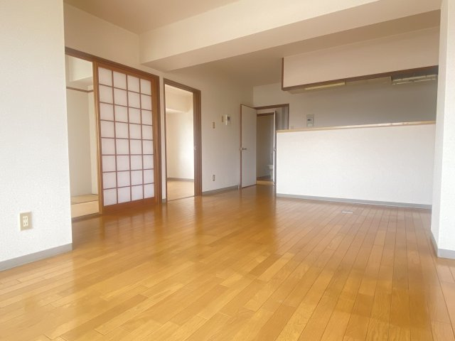 エステート土山の居間・リビング