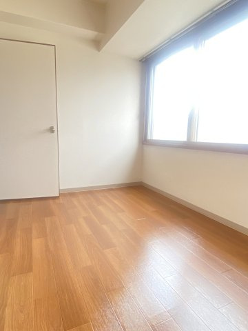 エステート土山の洋室