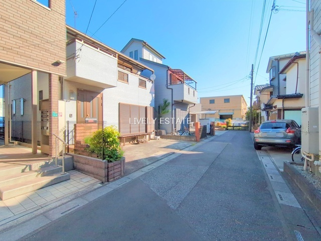 草加市松江3丁目 中古戸建の前面道路含む現地写真
