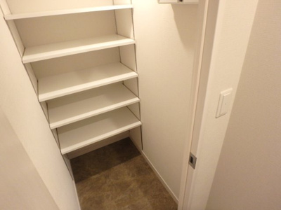 【収納】 | Ｌａ・Ｄｏｕｃｅｕｒ西宮北口 | 玄関収納のためのスペースです