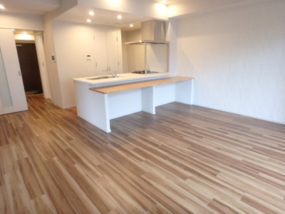 【居間・リビング】 | Ｌａ・Ｄｏｕｃｅｕｒ西宮北口 | 広いリビング