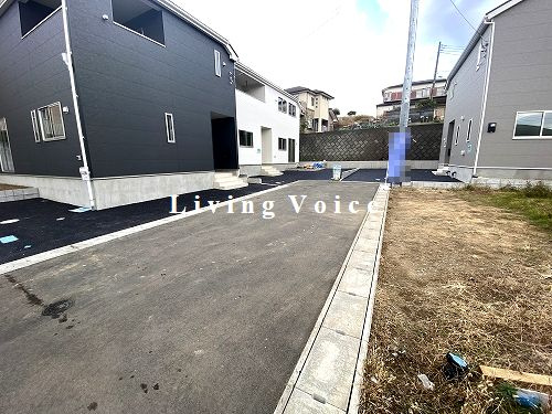 【居間・リビング】 | 【仲介手数料０円】平塚市岡崎第23　新築一戸建て　全3棟 | 平塚市岡崎第23　新築一戸建て　全3棟