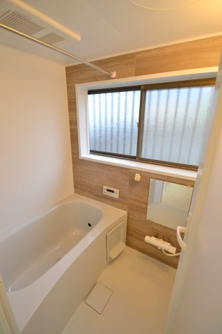 広島市西区井口１丁目の一戸建ての浴室