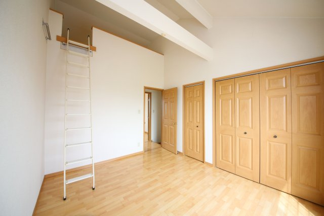 赤城館の洋室|別部屋反転間取のお写真になります。参考にご覧くださいませ。