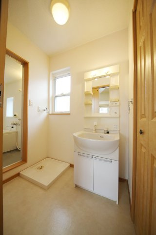 赤城館の洗面所|別部屋反転間取のお写真になります。参考にご覧くださいませ。