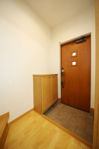 赤城館の玄関|別部屋反転間取のお写真になります。参考にご覧くださいませ。