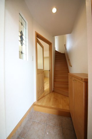 赤城館の玄関|別部屋反転間取のお写真になります。参考にご覧くださいませ。