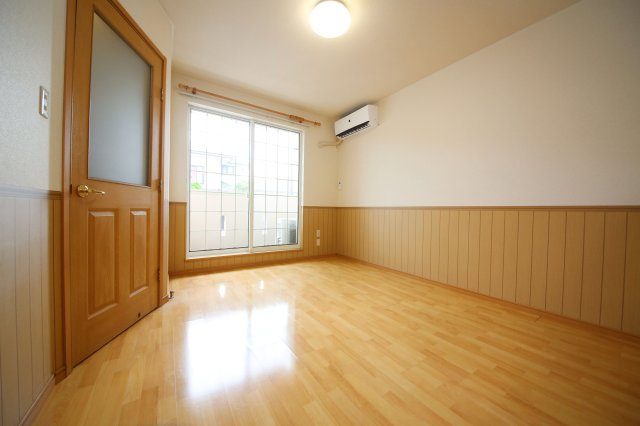 赤城館の居間・リビング|別部屋反転間取のお写真になります。参考にご覧くださいませ。