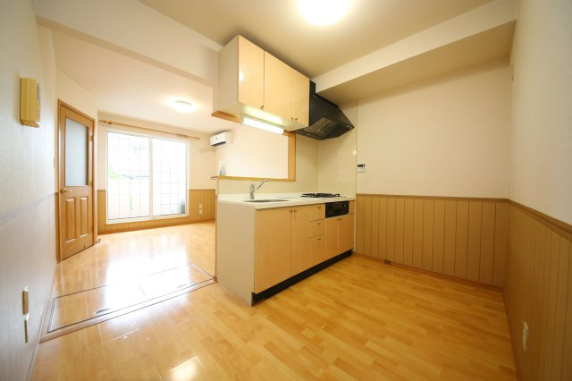 赤城館の居間・リビング|別部屋反転間取のお写真になります。参考にご覧くださいませ。