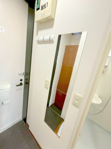 ドエル目白の玄関|★玄関に姿見あります★