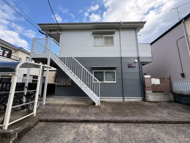 クレール菅野の駐車場