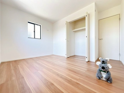 【洋室】 | 前橋市朝倉町　新築住宅 | 広さはお子様の勉強部屋にも適した広さ！
勉強机や本棚などの家具を置いてもフリースペースも確保することができます。