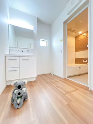 【独立洗面台】 | 前橋市朝倉町　新築住宅 | 爽やかなデザインでまとめられた洗面脱衣室。収納たくさんな洗面化粧台。																				
																		