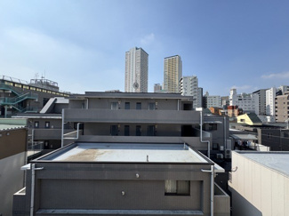 【展望】 | 眼前に広がる空の雄大さと、このお部屋の自慢の一つである「眺望」をご覧ください。毎日、この景色を独り占めできる新生活に夢が広がります。～即日のご見学可能～　お問合せはお気軽にどうぞ。
