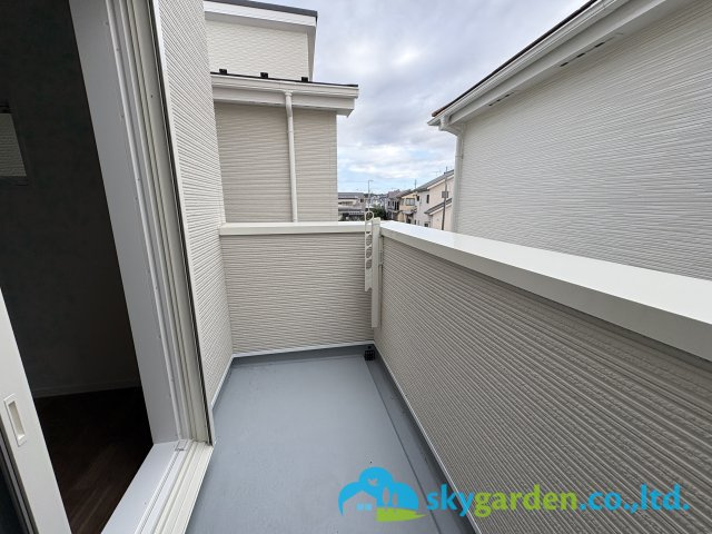 茅ヶ崎市香川5丁目　新築戸建　全11棟2号棟のバルコニー