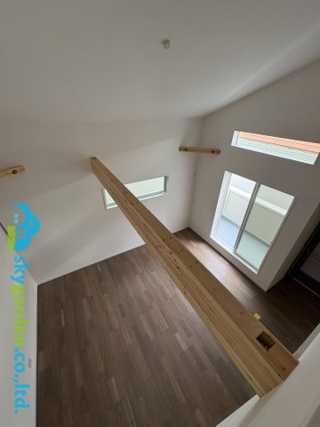 茅ヶ崎市香川5丁目　新築戸建　全11棟2号棟の内装|ロフトから見たリビング