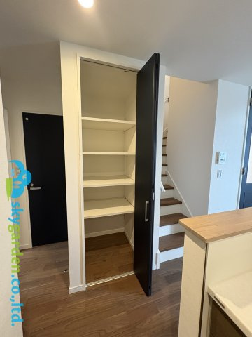 茅ヶ崎市香川5丁目　新築戸建　全11棟2号棟の収納|キッチン横のパントリー