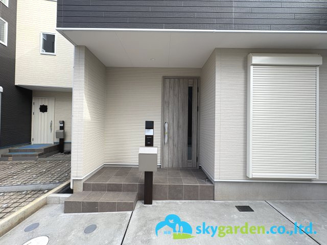 茅ヶ崎市香川5丁目　新築戸建　全11棟2号棟の外観|玄関前の様子