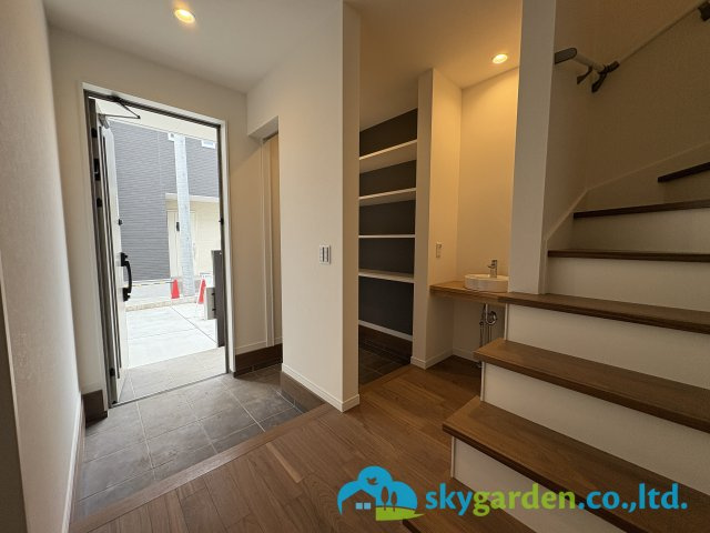 茅ヶ崎市香川5丁目　新築戸建　全11棟2号棟の玄関|ゆとりある玄関ホール