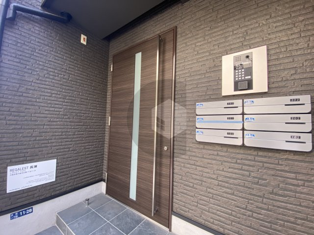 レガリスト長瀬のエントランス