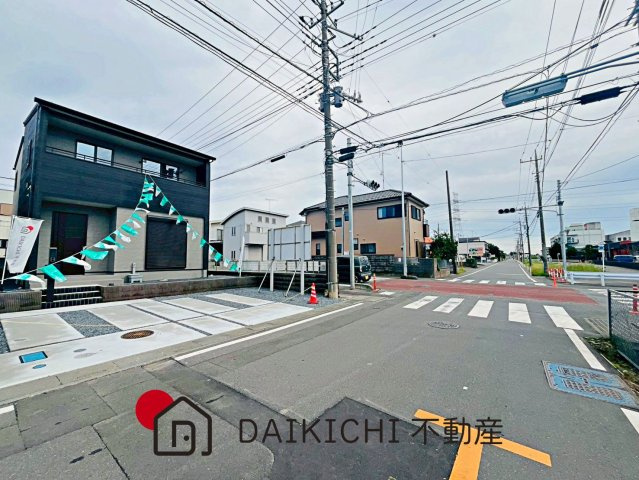 【前面道路含む現地写真】 | 鴻巣市宮前第1期　ワイウッドコート　新築戸建　全8棟　8号棟