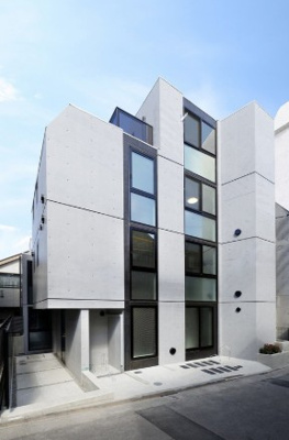 【外観】 | Fullea東中野 | 鉄筋コンクリート造のがっちりとした建物。