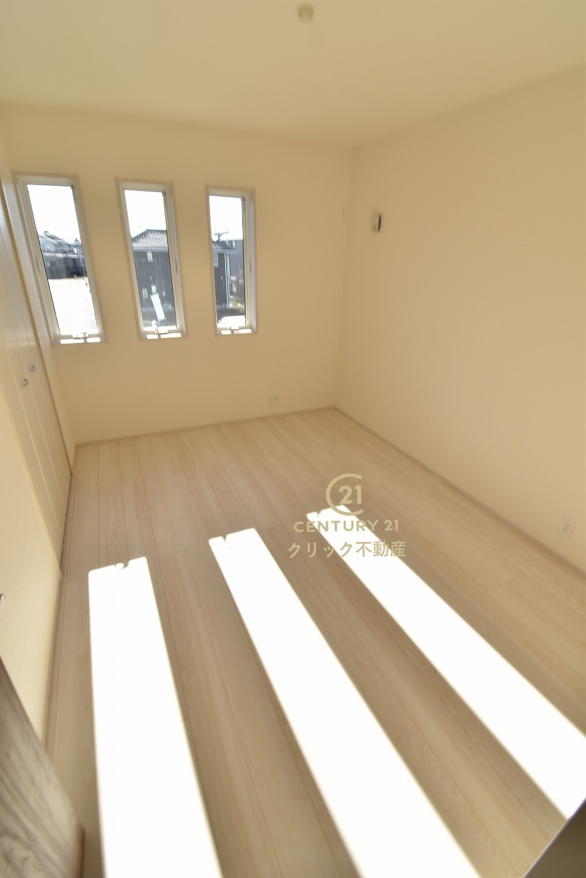 リーブルガーデン  水戸見川　12期　2の洋室|採光バッチリ・通風良好です。
たっぷり差し込む陽光がお部屋を明るく照らします！