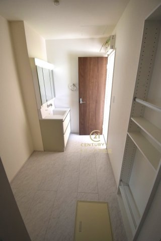 リーブルガーデン  水戸見川　12期　2の脱衣所|広い洗面室です。洗濯機、脱衣かご、掃除用具などを置いてもゆとりあるスペースです。