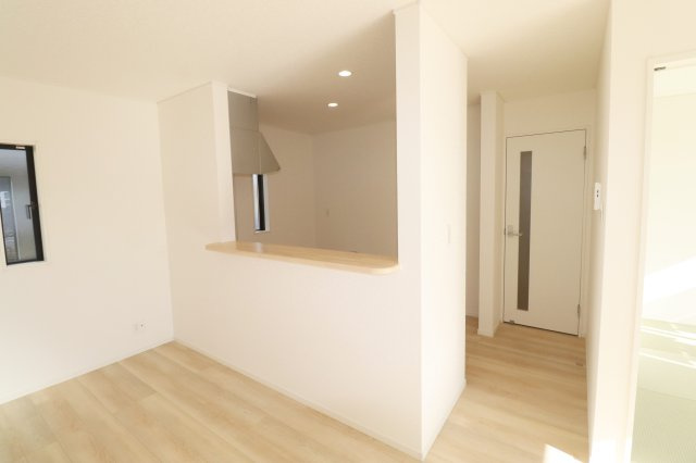 郡山市大槻町字三角田　　　５号棟　　　大槻小学校、大槻中学区のキッチン